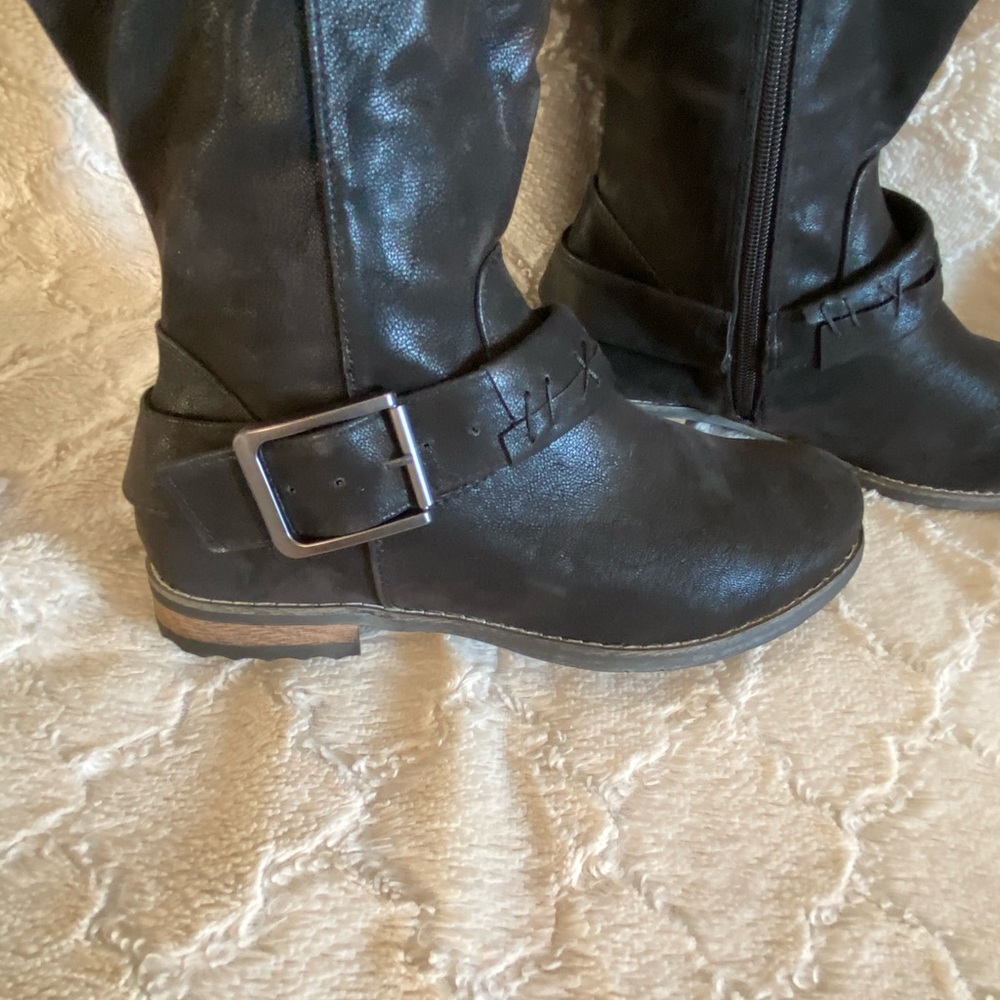 Black boots